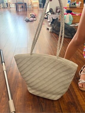 Woven Shoulder Tote Bag in Light Gray - Classic Everyday Carry